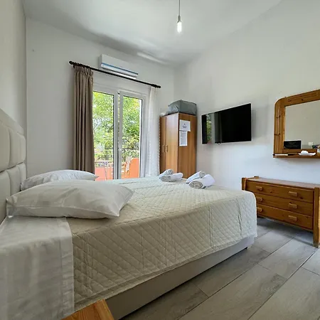 Athina * Paleokastritsa