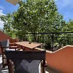 Athina Apartament *
